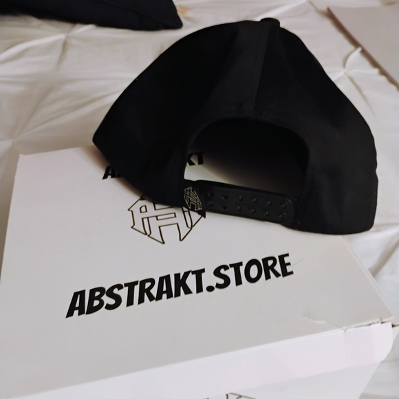 Black Embroidered Cap - Picture 6 of 7